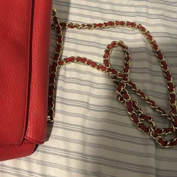 Tory Burch red leathe have somes scratch but is like new - Picture 6 of 6